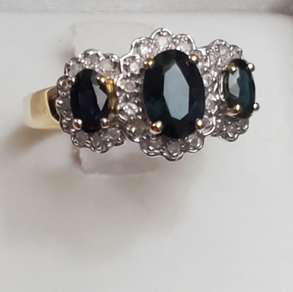 10K Gold Ring - Picture 13 of 17